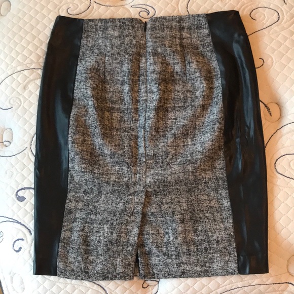 Calvin Klein skirt - Picture 2 of 5